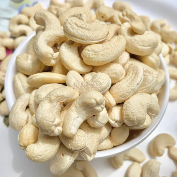 Kaju (Cashew Nuts)